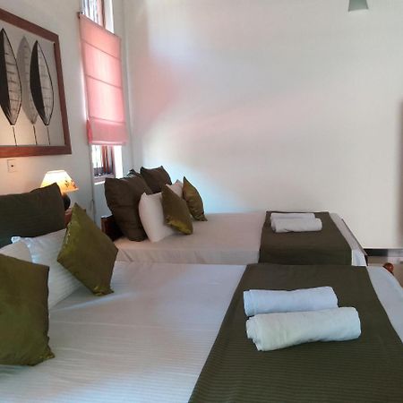 Cosy Nest Home Stay Негомбо Екстер'єр фото