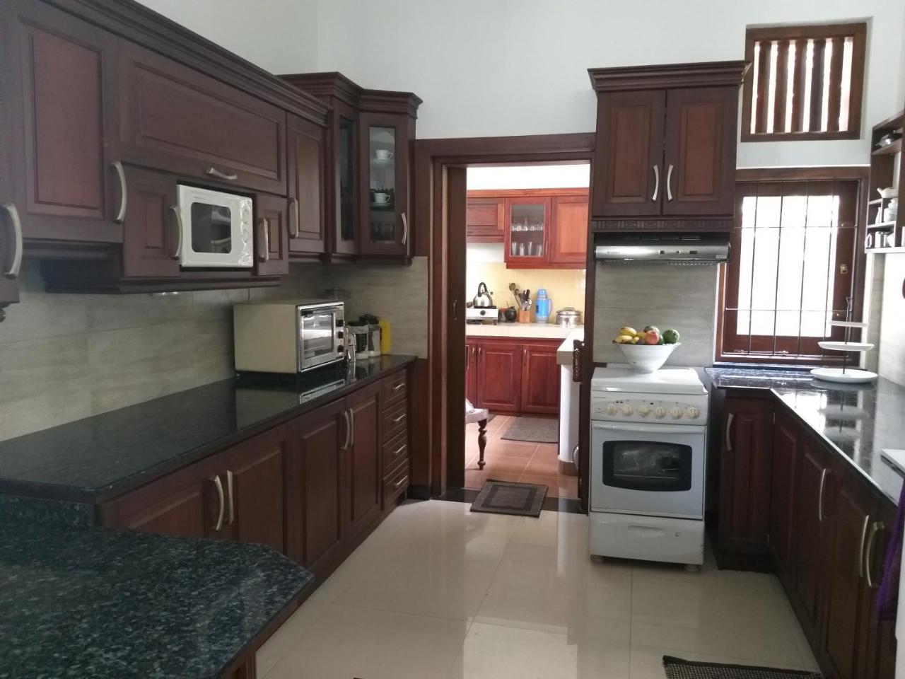 Cosy Nest Home Stay Негомбо Екстер'єр фото