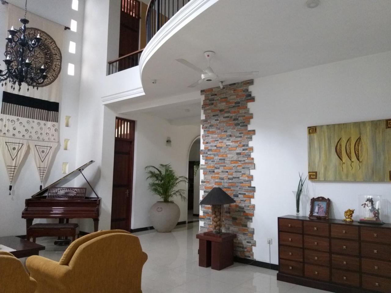 Cosy Nest Home Stay Негомбо Екстер'єр фото