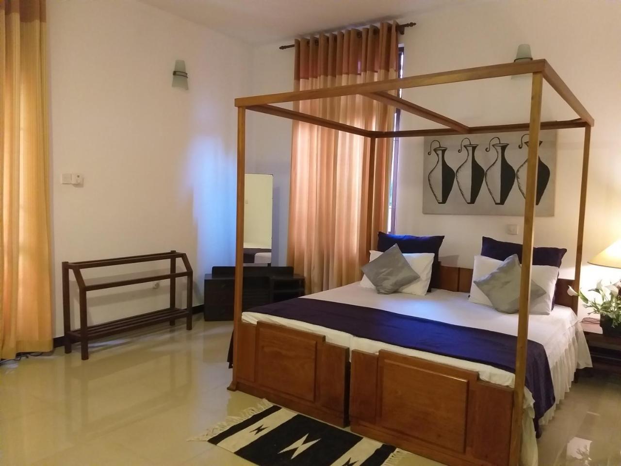 Cosy Nest Home Stay Негомбо Екстер'єр фото