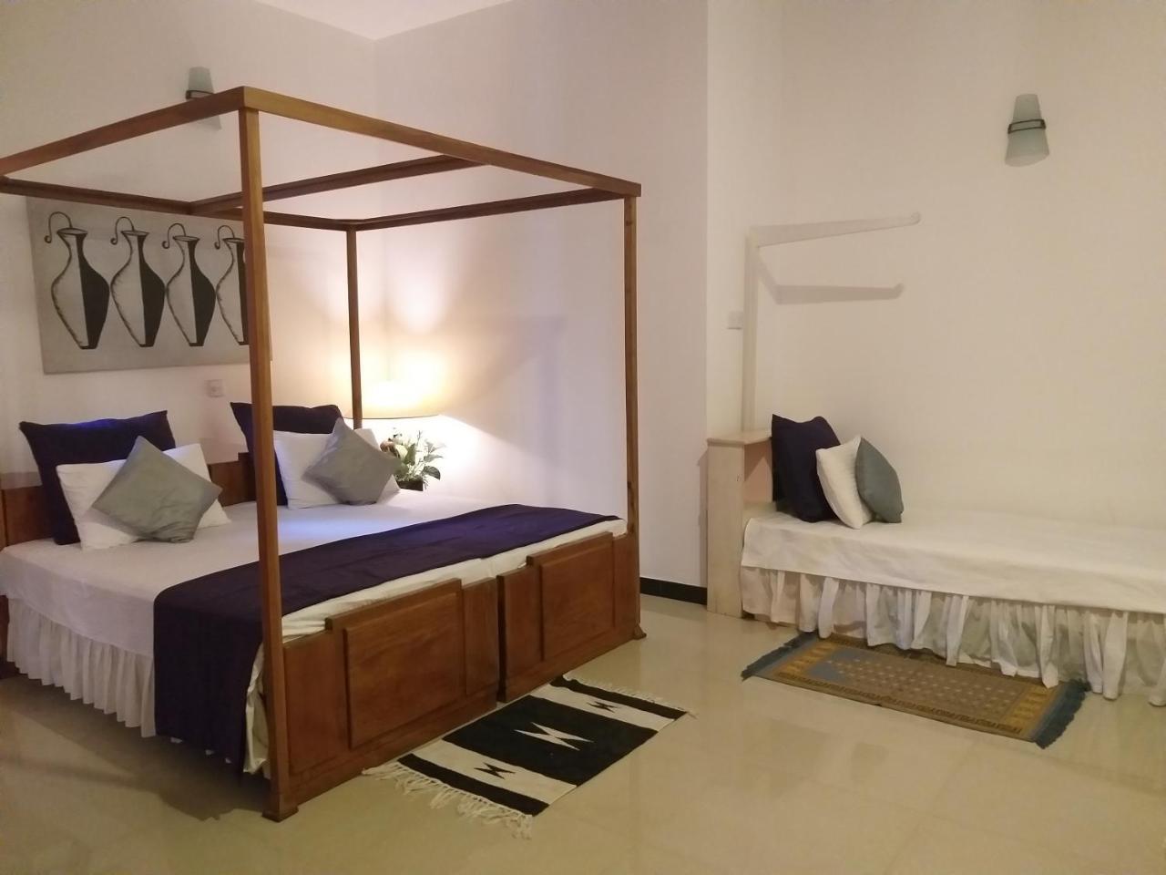 Cosy Nest Home Stay Негомбо Екстер'єр фото
