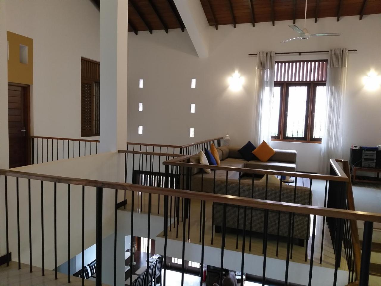 Cosy Nest Home Stay Негомбо Екстер'єр фото