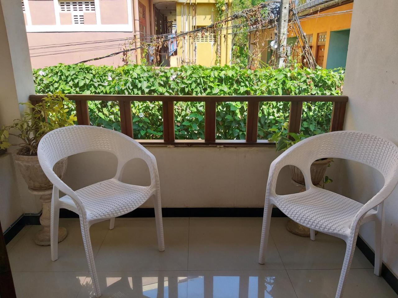 Cosy Nest Home Stay Негомбо Екстер'єр фото