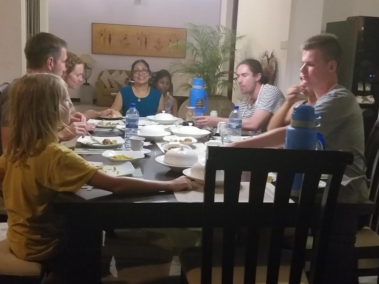 Cosy Nest Home Stay Негомбо Екстер'єр фото
