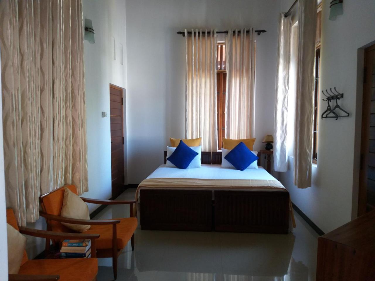 Cosy Nest Home Stay Негомбо Екстер'єр фото