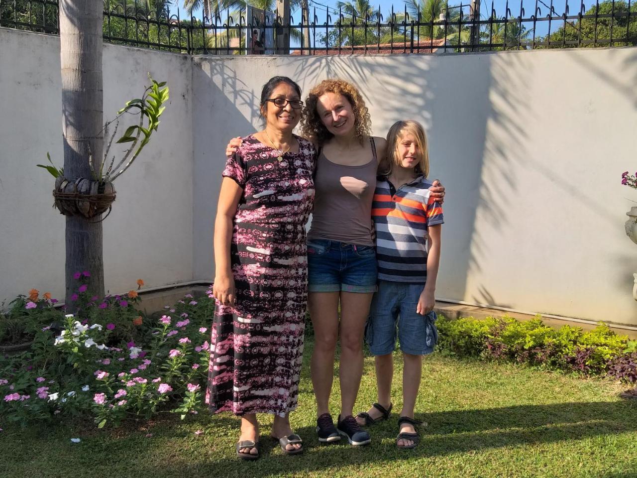 Cosy Nest Home Stay Негомбо Екстер'єр фото