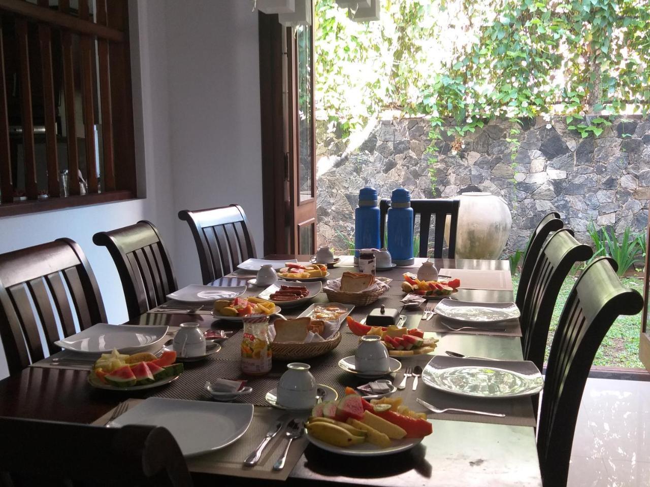 Cosy Nest Home Stay Негомбо Екстер'єр фото