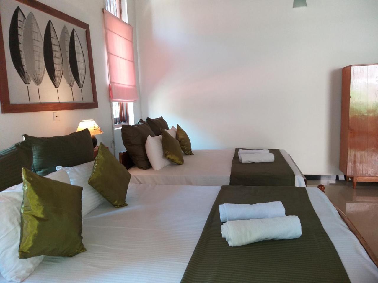 Cosy Nest Home Stay Негомбо Екстер'єр фото