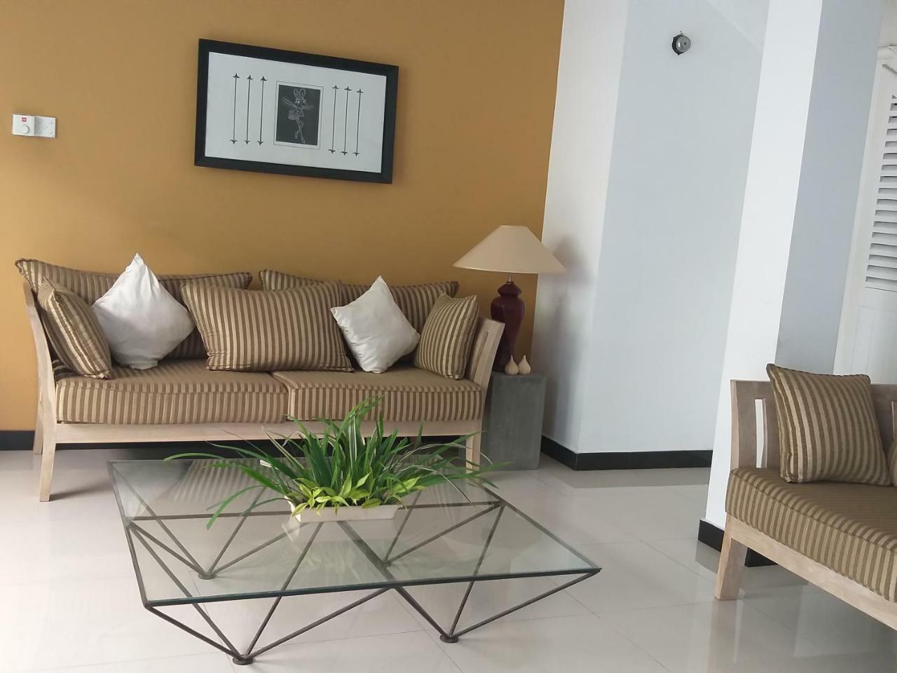 Cosy Nest Home Stay Негомбо Екстер'єр фото