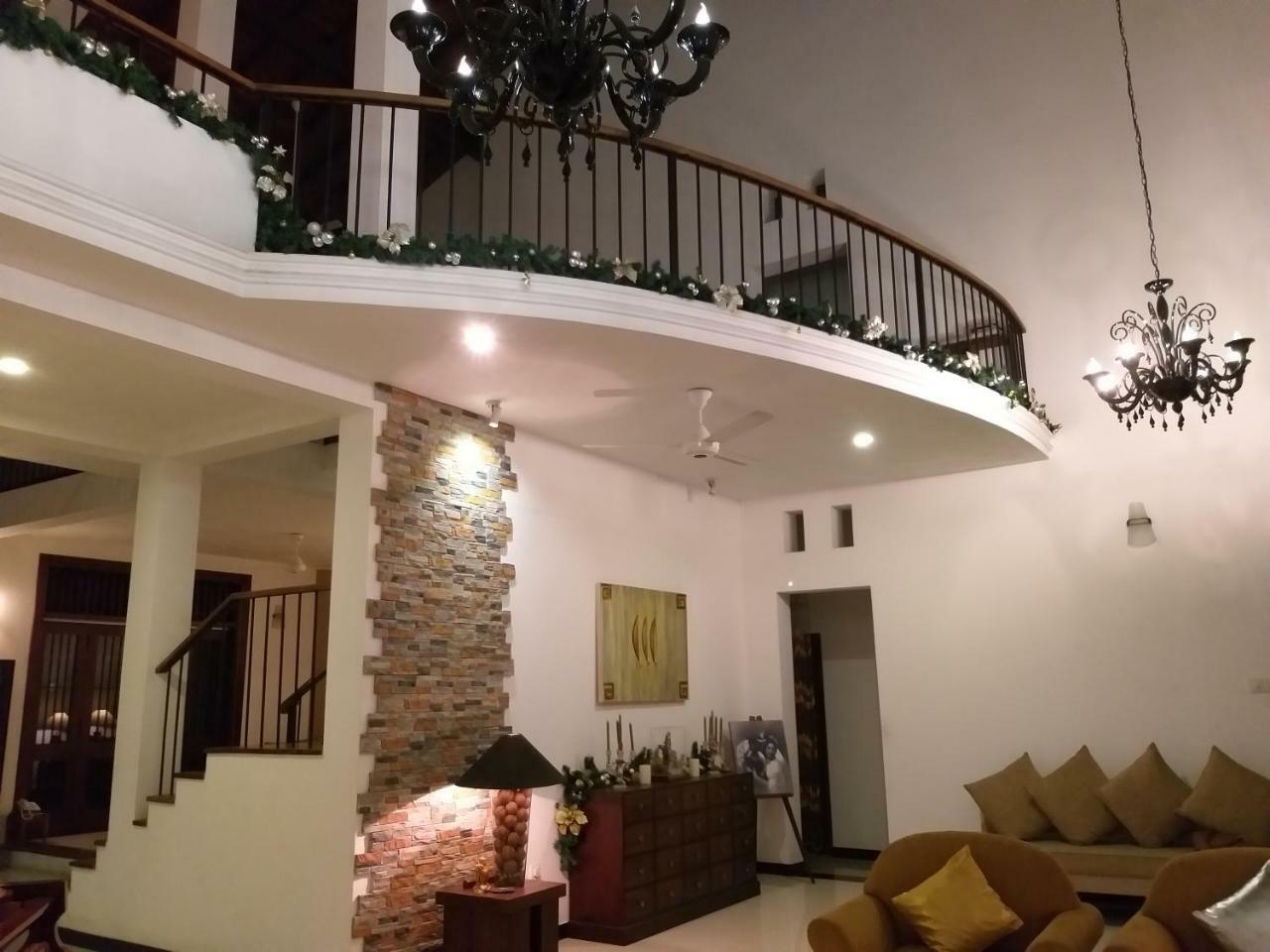 Cosy Nest Home Stay Негомбо Екстер'єр фото